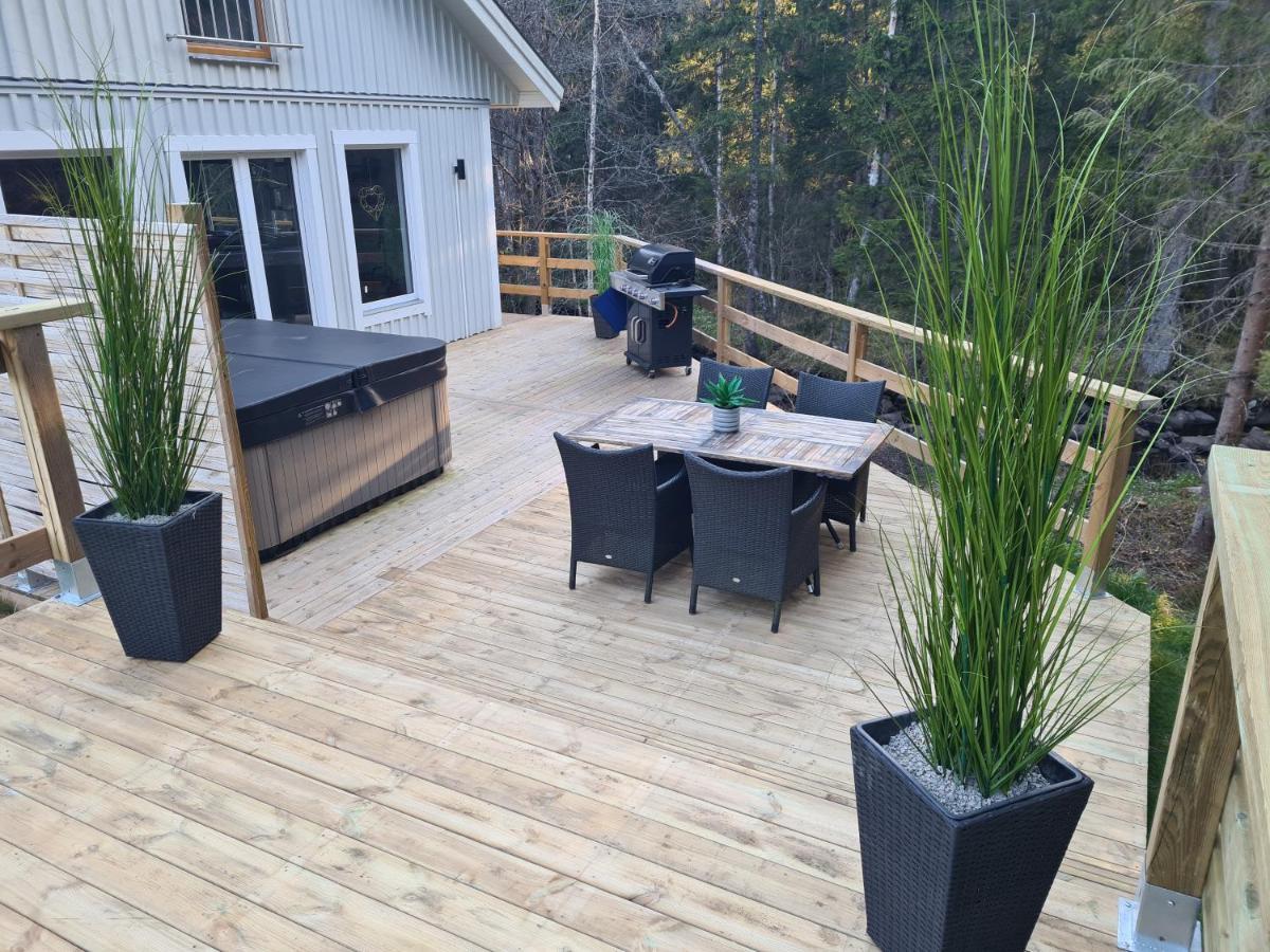 Pinebo Palace Guesthouse Ulricehamn Exterior photo